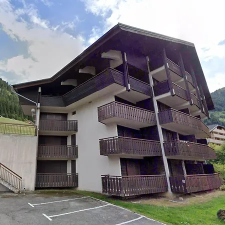 Proche Centre Et Remontees, Balcon, Parking - Fr-1-693-51